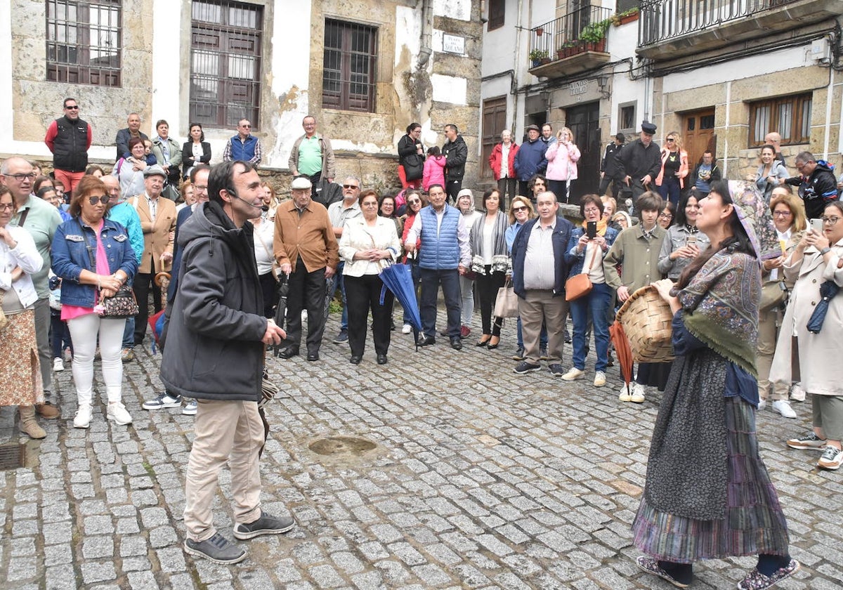 Candelario ha acogido visitas teatralizadas con gran acogida entre el público