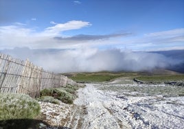 Imagen de las primeras nieves caídas en la cota alta de La Covatilla.