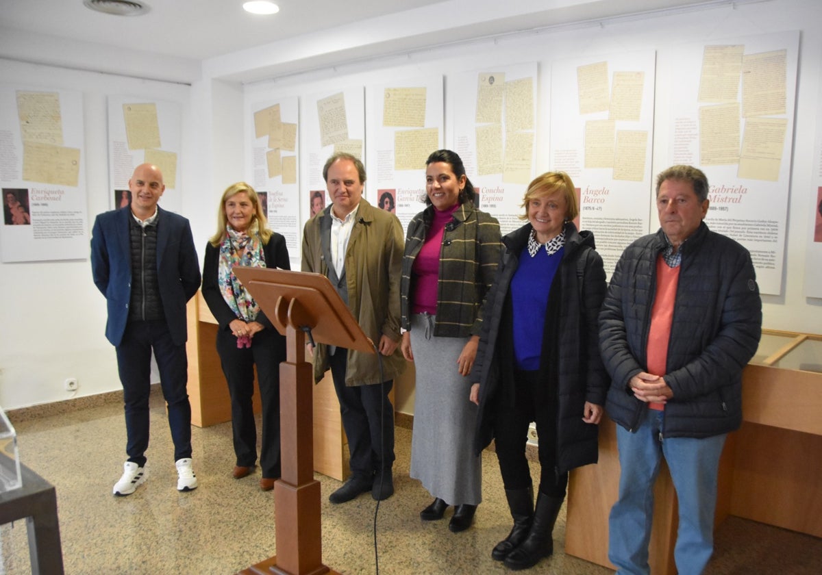 Acto de inauguración de la exposición en el Museo del Grabado.