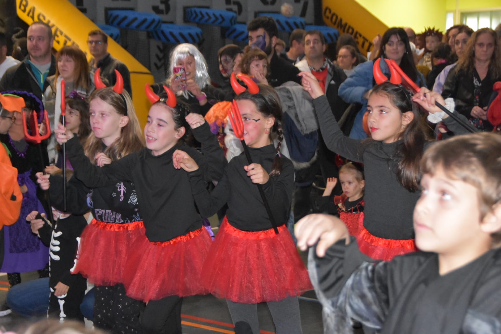 Los niños de Santa Marta, Villares, Aldeatejada y Villamayor, los primeros en celebrar la fiesta de Halloween