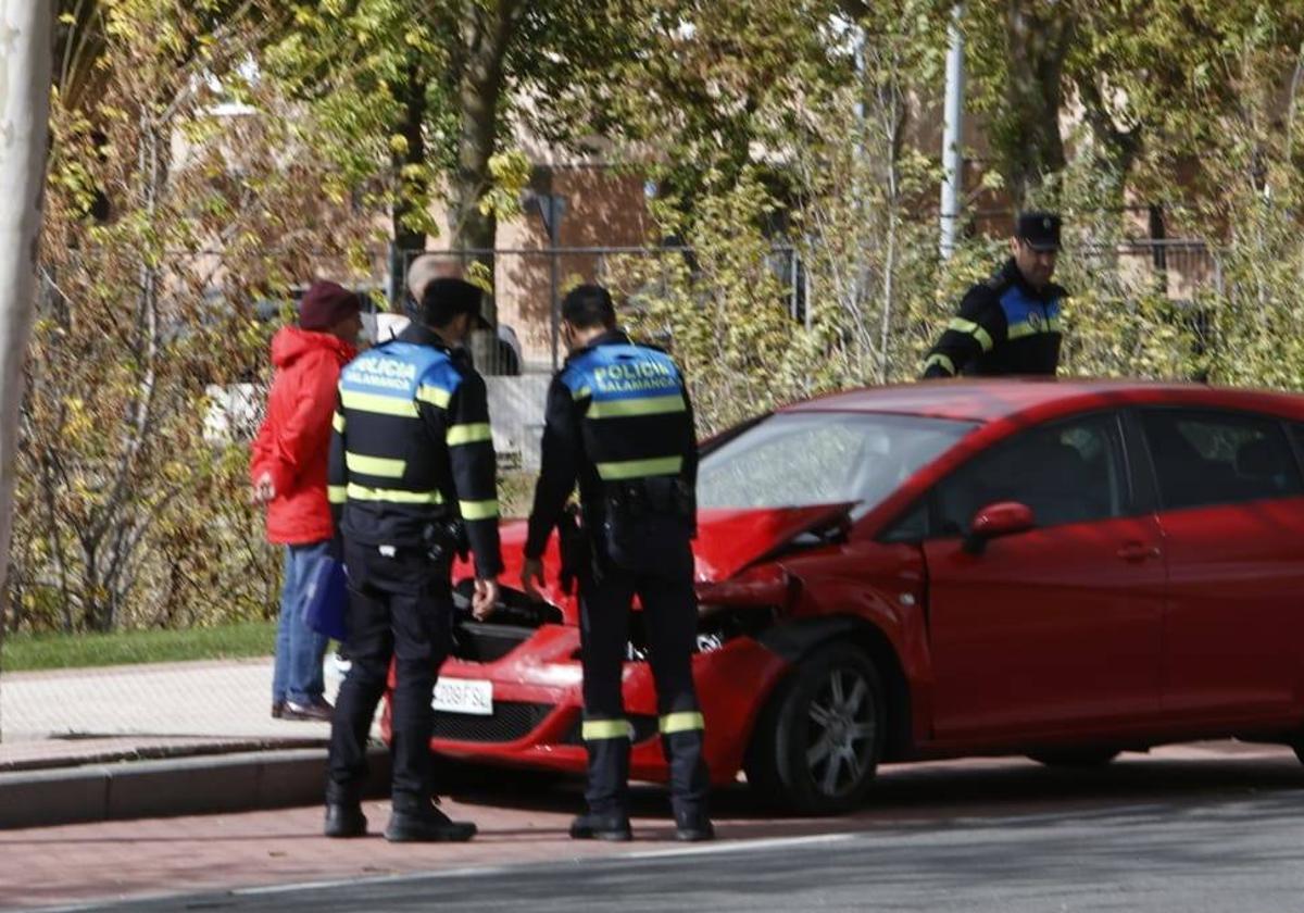 Una imagen del coche dañado.