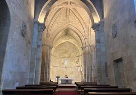 El interior del templo de Santo Tomás Cantuariense.