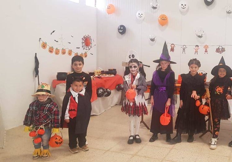 Imagen principal - Los pequeños de Cerralbo tienen su propio «Halloween»