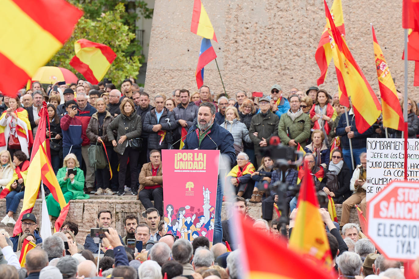 Más de 100.000 personas protestan contra la amnistía en Colón: &quot;¡Sánchez traidor!&quot;