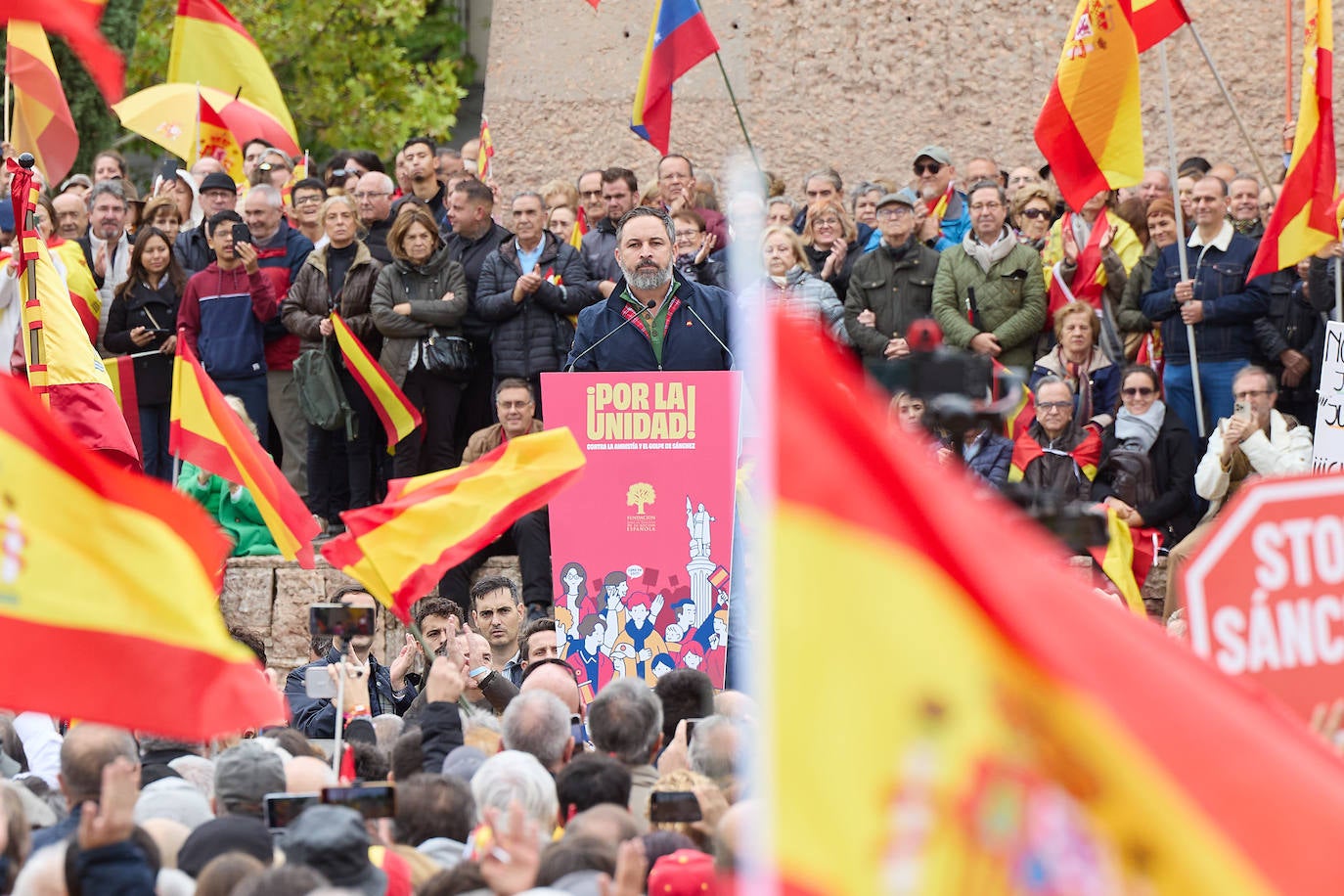 Más de 100.000 personas protestan contra la amnistía en Colón: &quot;¡Sánchez traidor!&quot;