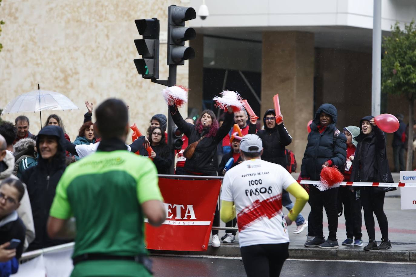 Salamanca llena sus calles con un nuevo éxito de la Carrera de los Mil Pasos