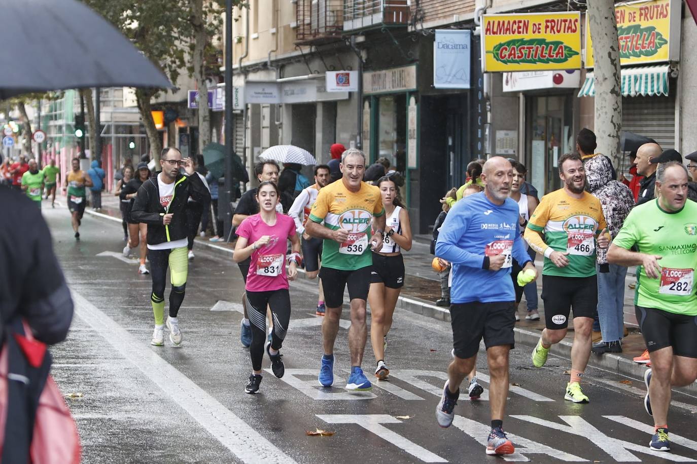 Salamanca llena sus calles con un nuevo éxito de la Carrera de los Mil Pasos