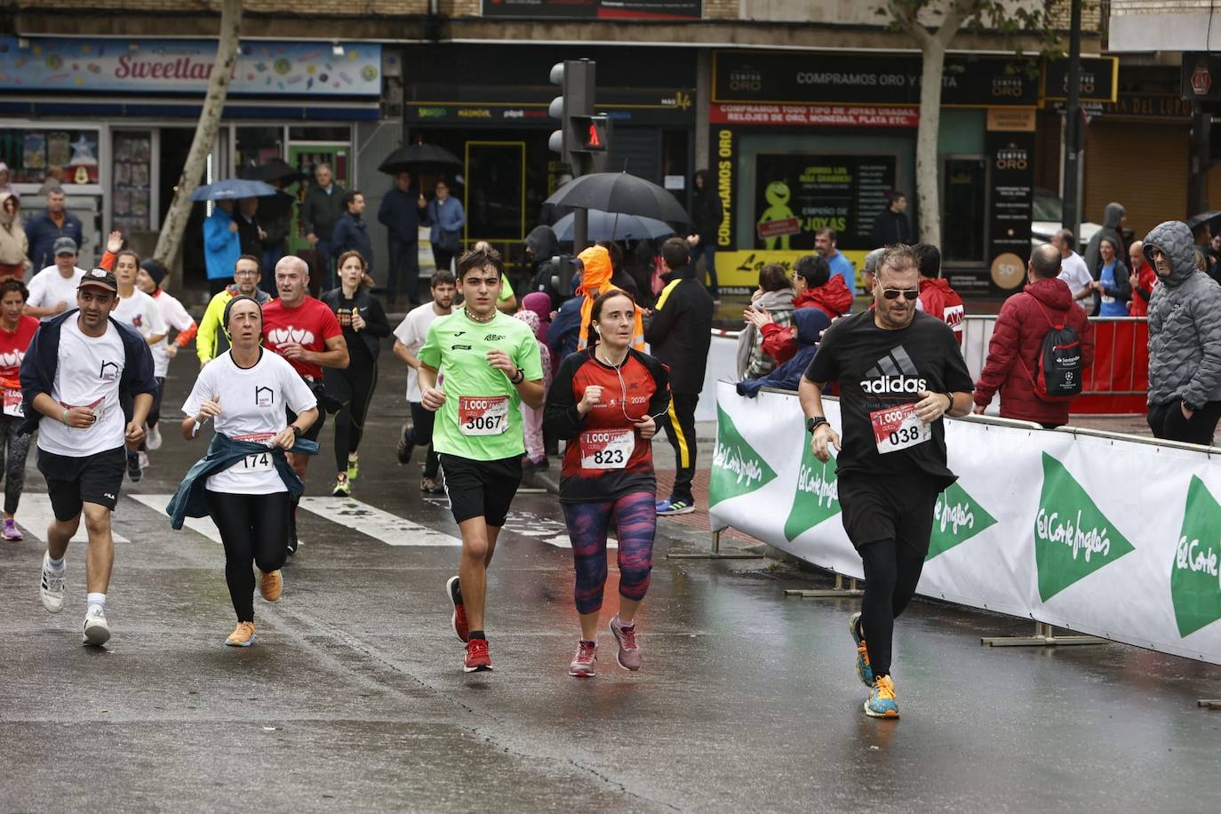 Salamanca llena sus calles con un nuevo éxito de la Carrera de los Mil Pasos