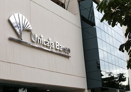 Fachada de una sede de Unicaja Banco.