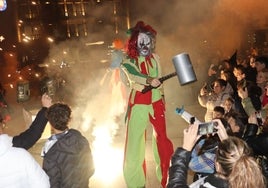 Momento del pasacalles, una vez que llegó a la Plaza Mayor