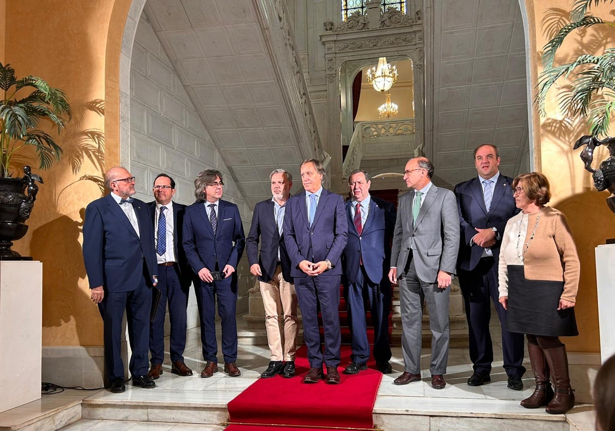 Los firmantes del manifiesto en defensa de la Ruta de la Plata.