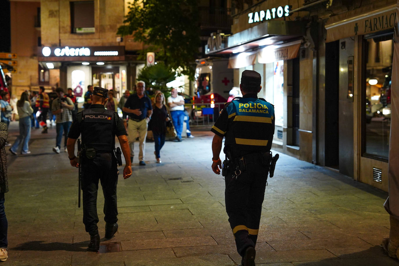 Agentes de la Policía Local y Nacional en Salamanca.