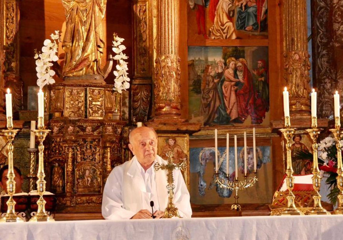 Don Juanjo, ya retirado, regresó a Linares para celebrar con sus vecinos la fiesta de Nuestra Señora de la Asunción el pasado mes de agosto.