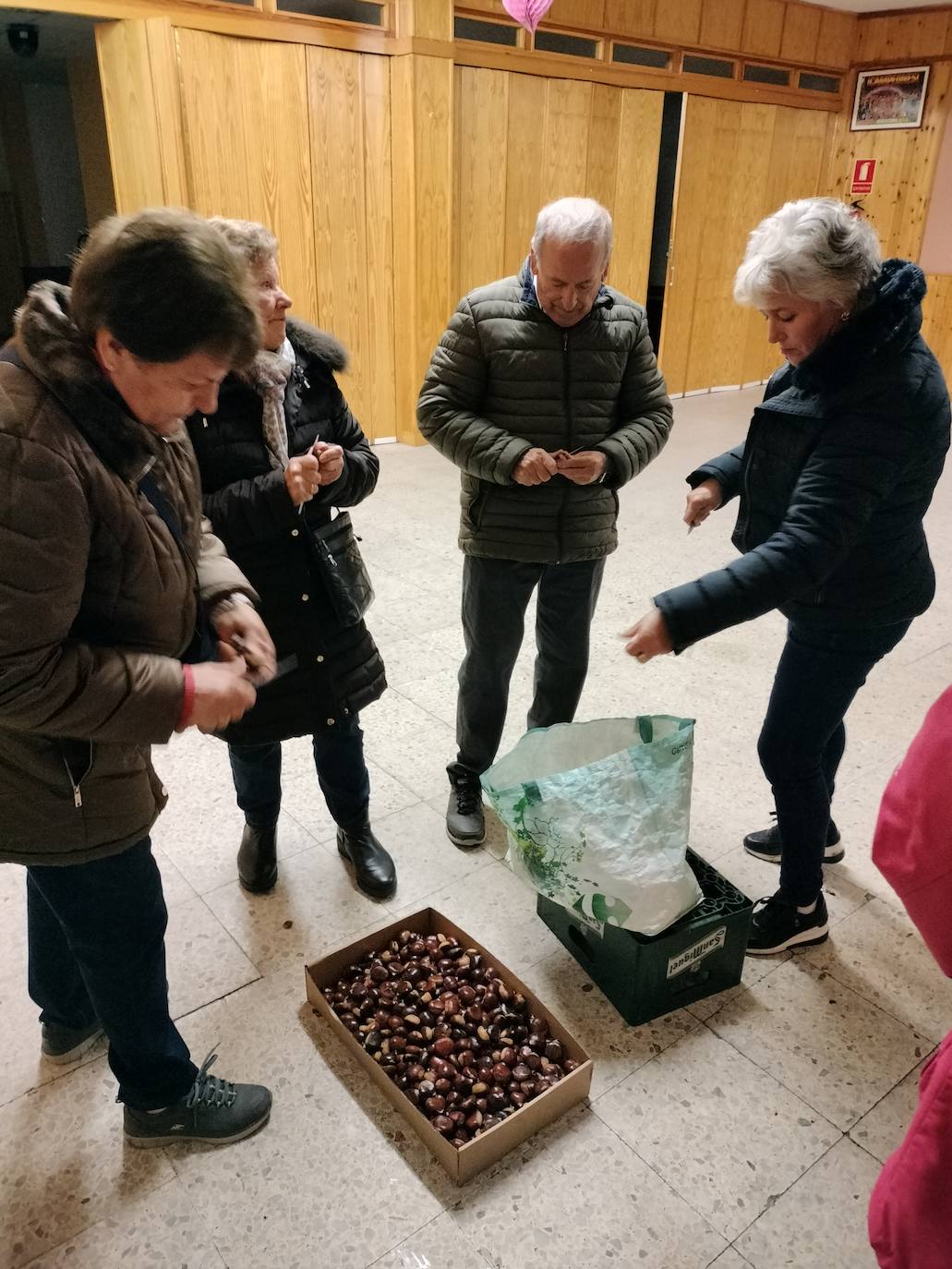 Sorihuela disfruta de los típicos calbotes pese al mal tiempo