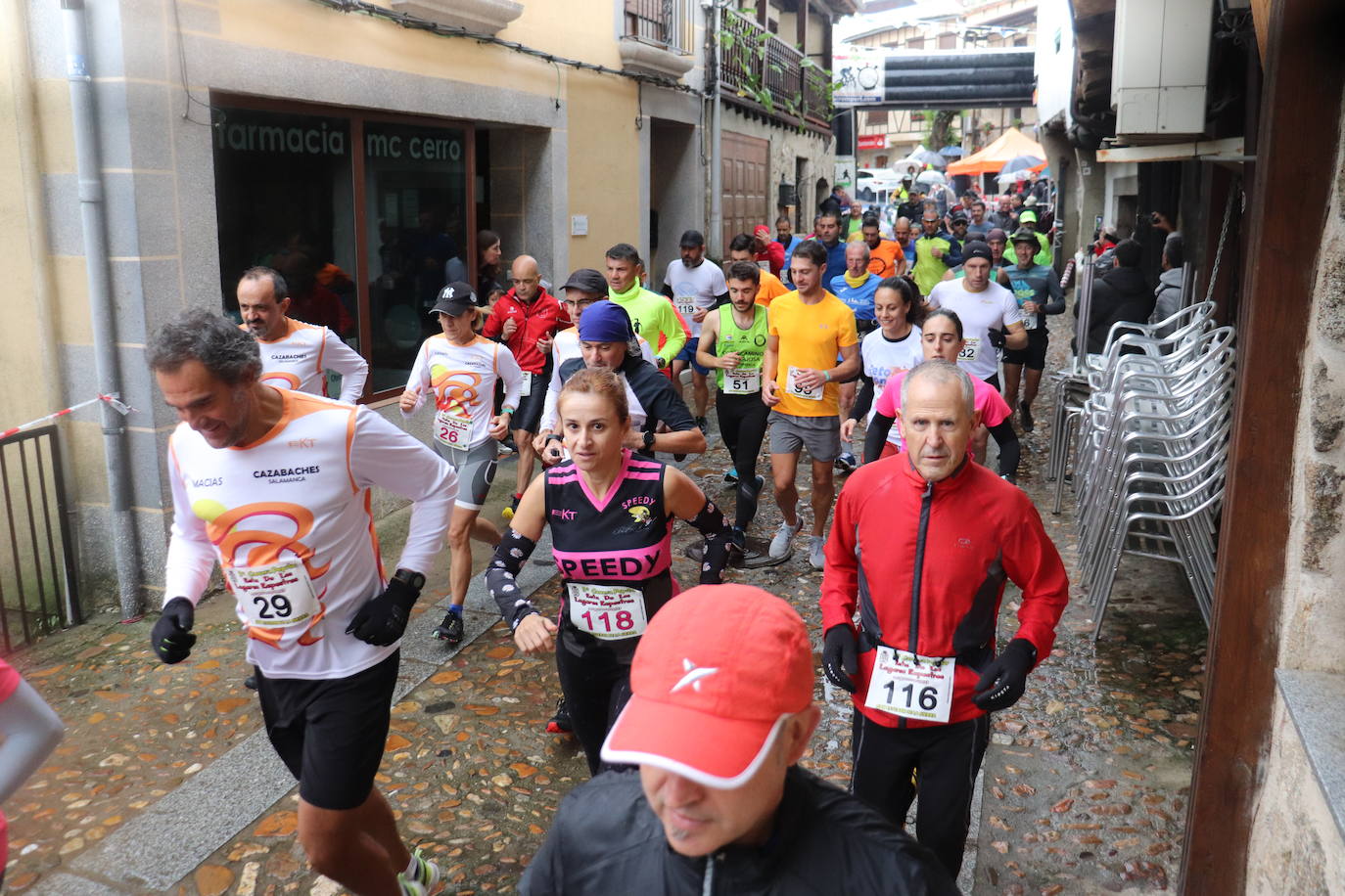 La lluvia no puede con la carrera de los lagares rupestres de San Esteban de la Sierra