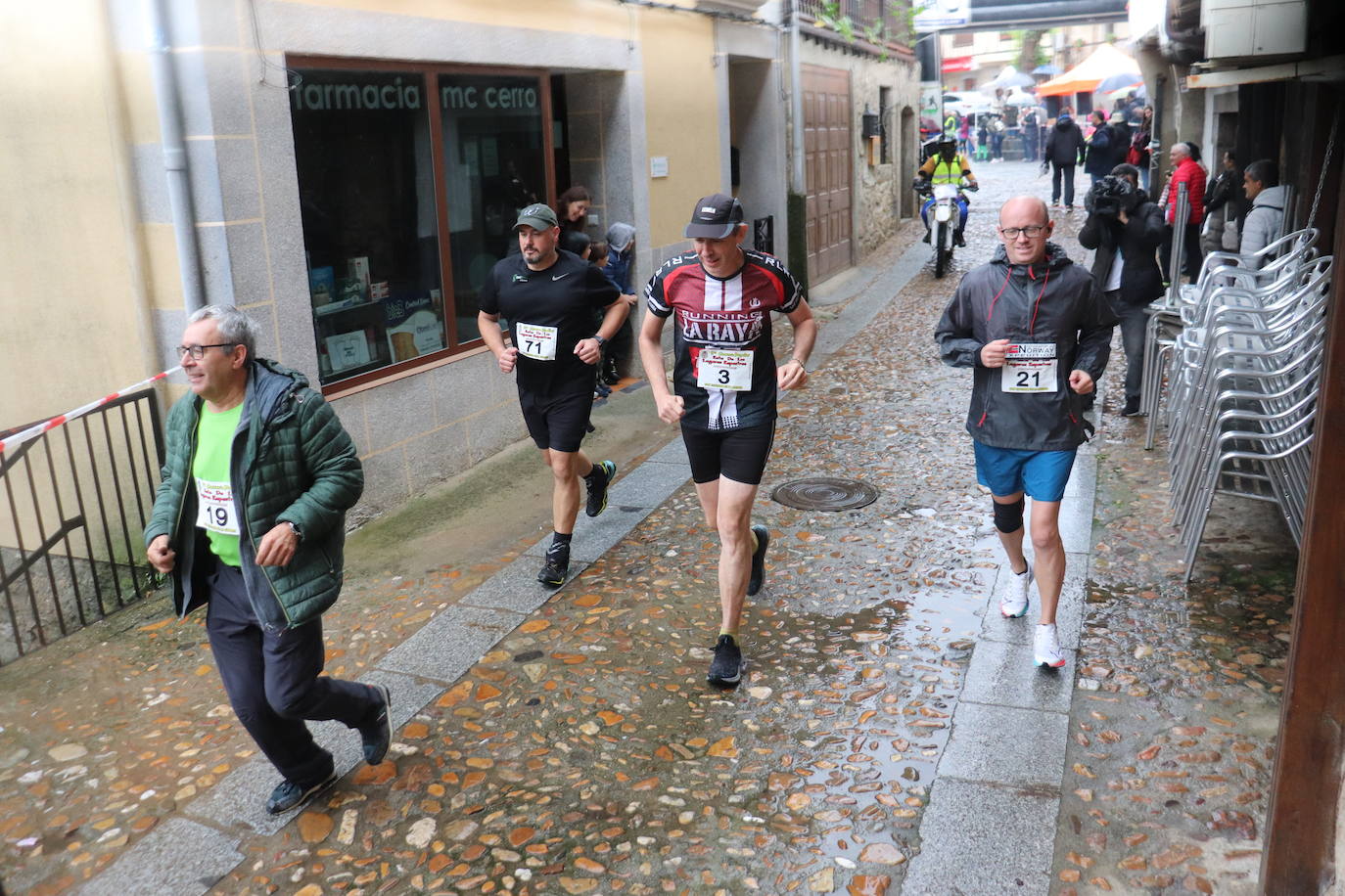 La lluvia no puede con la carrera de los lagares rupestres de San Esteban de la Sierra