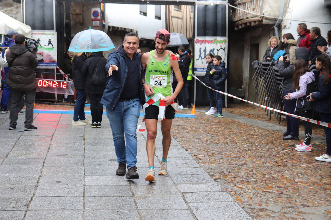 La lluvia no puede con la carrera de los lagares rupestres de San Esteban de la Sierra