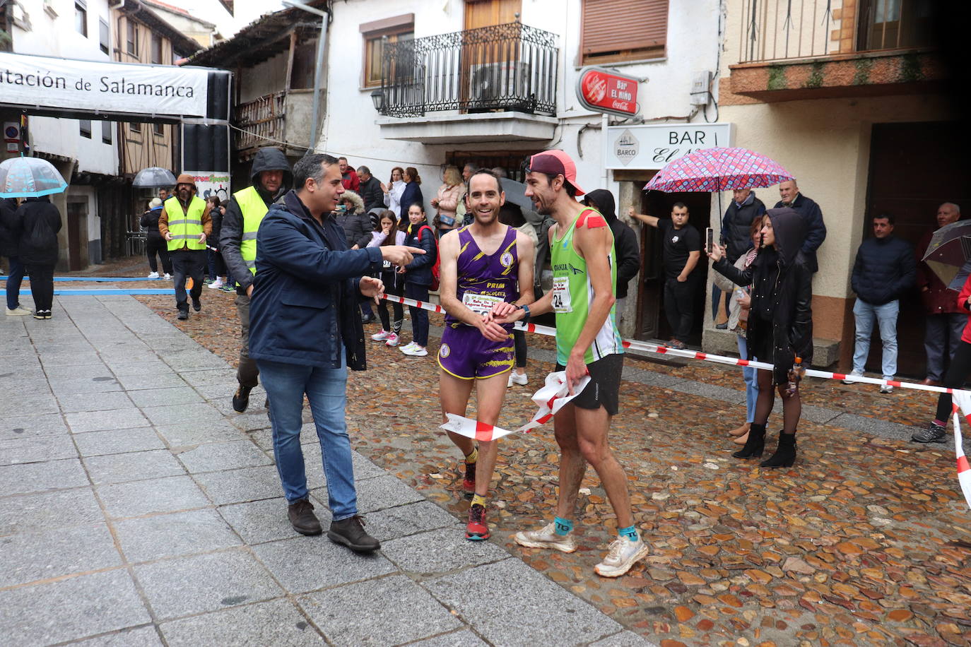 La lluvia no puede con la carrera de los lagares rupestres de San Esteban de la Sierra