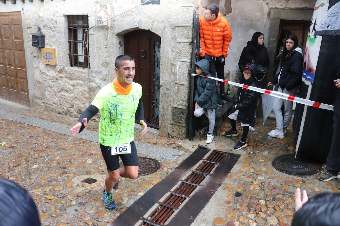 La lluvia no puede con la carrera de los lagares rupestres de San Esteban de la Sierra