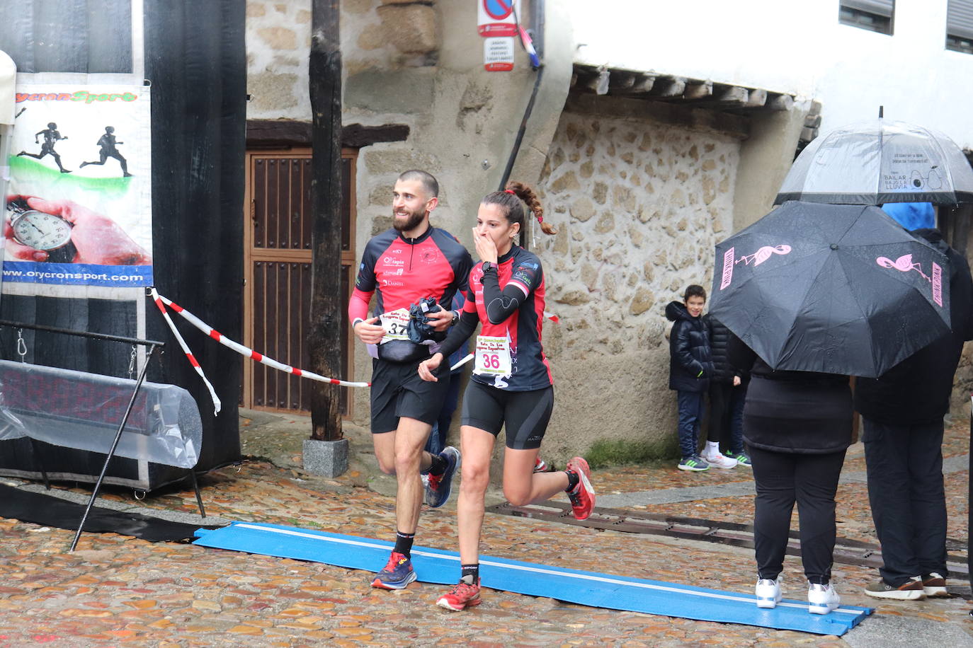 La lluvia no puede con la carrera de los lagares rupestres de San Esteban de la Sierra