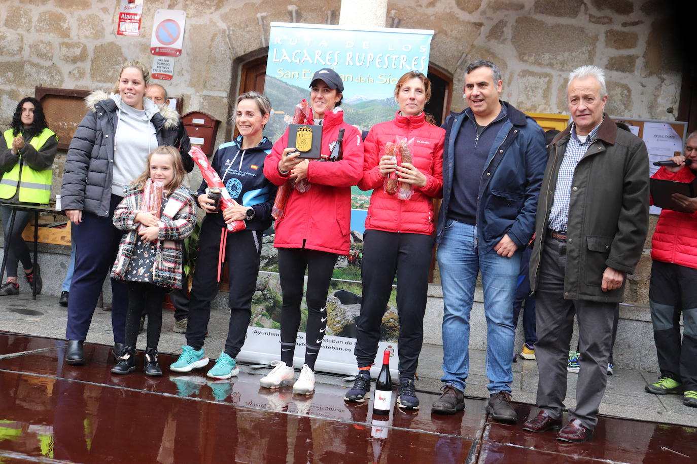 La lluvia no puede con la carrera de los lagares rupestres de San Esteban de la Sierra