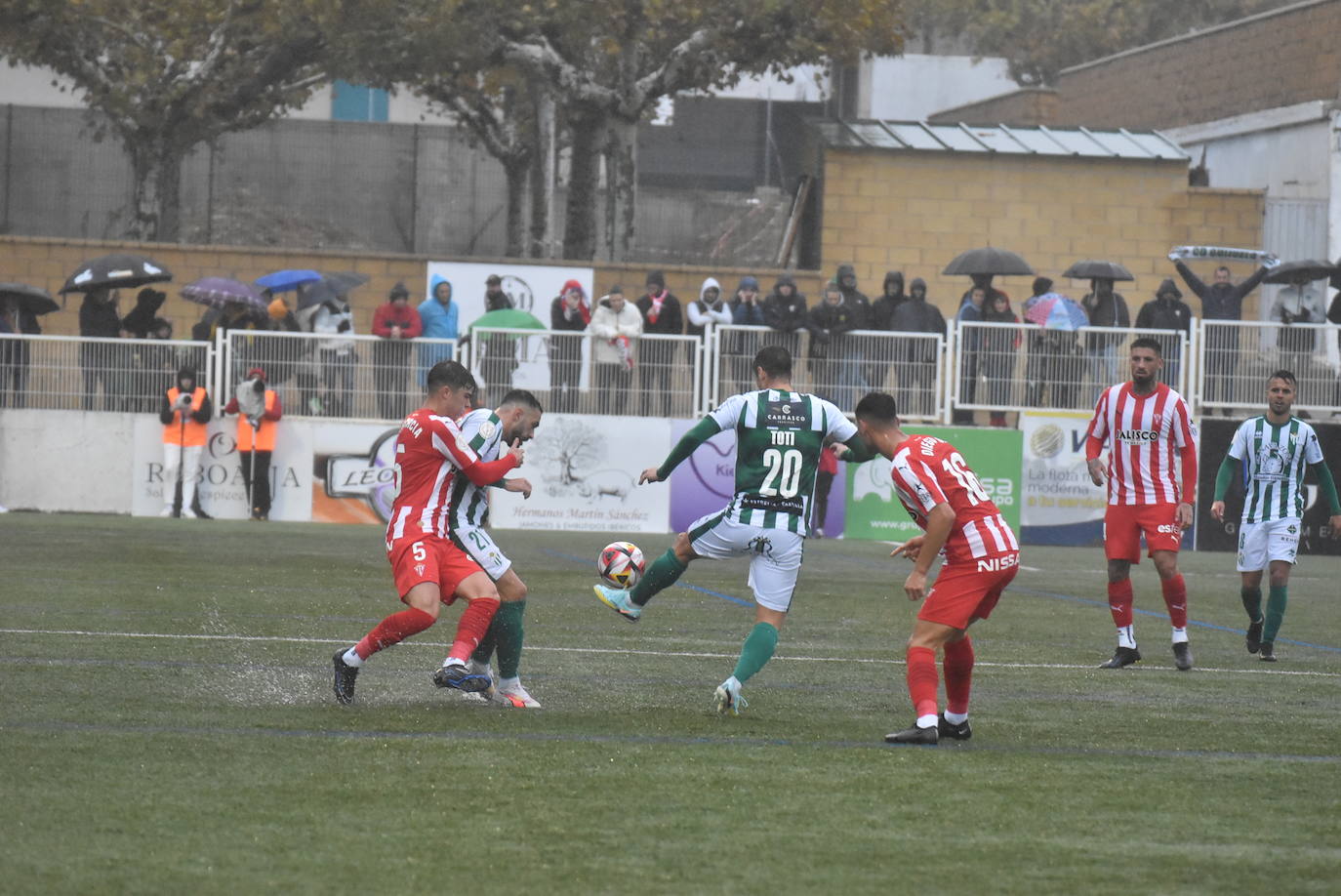 La primera visita del Sporting de Gijón a Guijuelo, en imágenes