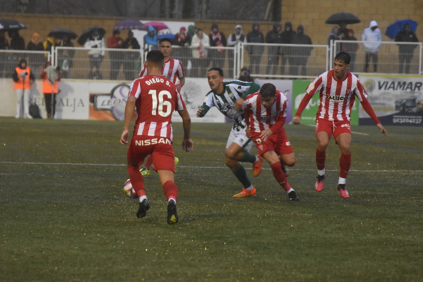 La primera visita del Sporting de Gijón a Guijuelo, en imágenes