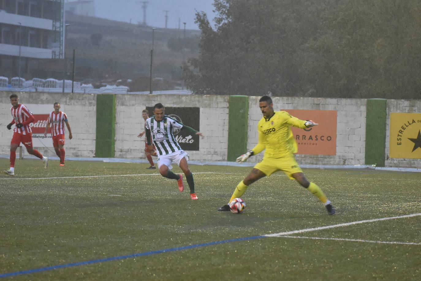 La primera visita del Sporting de Gijón a Guijuelo, en imágenes