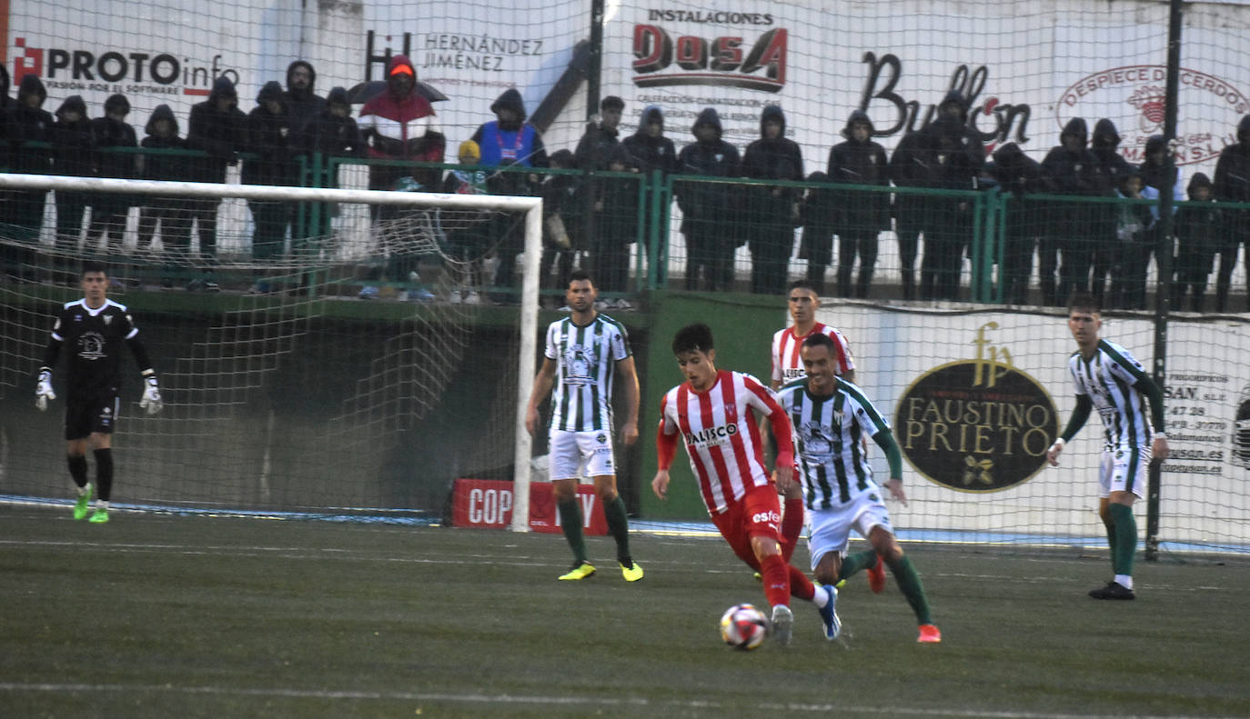 La primera visita del Sporting de Gijón a Guijuelo, en imágenes