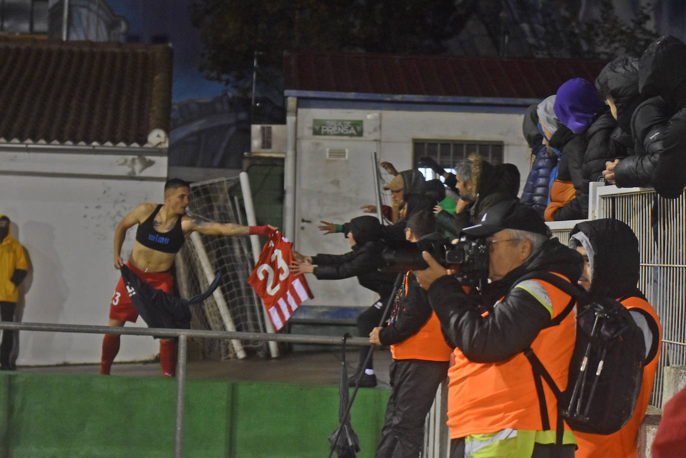 La primera visita del Sporting de Gijón a Guijuelo, en imágenes