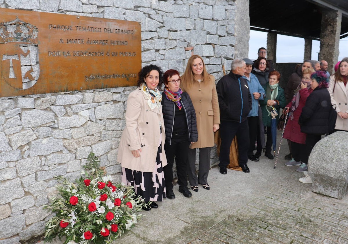 Los Santos reinaugura su parque del granito con un homenaje a su alcalde por 32 años, Javier Álvarez Merino