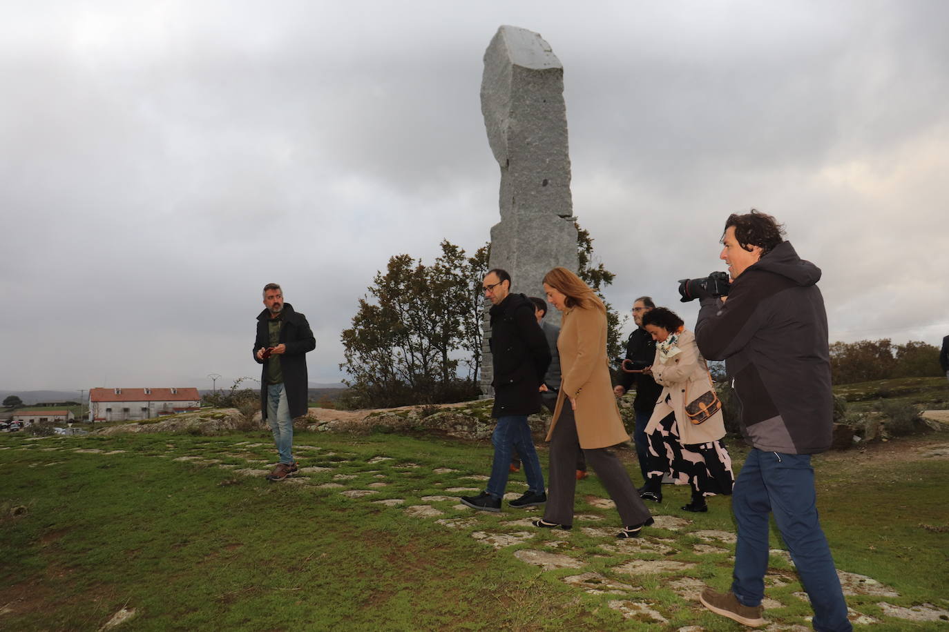 Los Santos reinaugura su parque del granito con un homenaje a su alcalde por 32 años, Javier Álvarez Merino