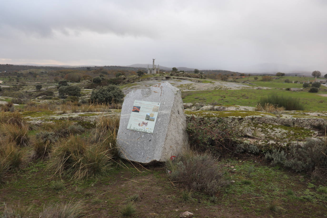 Los Santos reinaugura su parque del granito con un homenaje a su alcalde por 32 años, Javier Álvarez Merino