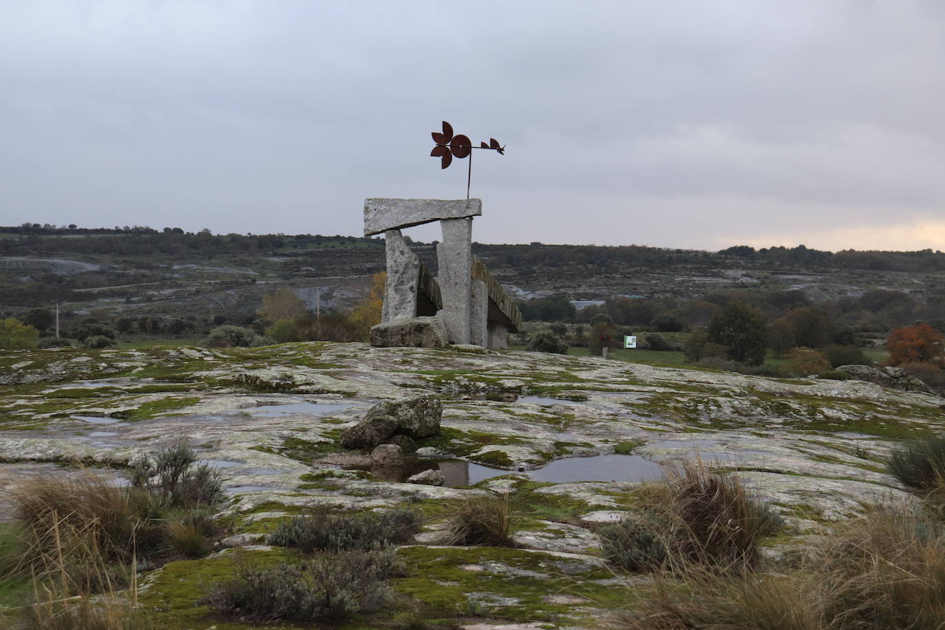 Los Santos reinaugura su parque del granito con un homenaje a su alcalde por 32 años, Javier Álvarez Merino