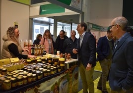 El regidor, Enrique García, y el presidente de la Diputación, Javier Iglesias, durante la inauguración