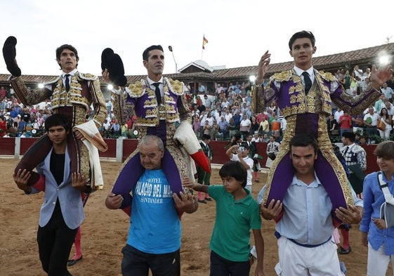 Castella, Talavante y Diosleguarde, a hombros el pasado 19 de agosto en Guijuelo.