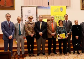 Foto de familia en la presentación del libro.