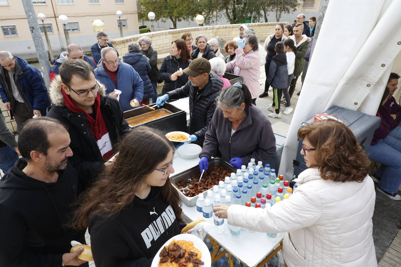 Los vecinos de Pizarrales, Canto Blanco y el Carmen disfrutan de una fiesta para ‘hacer barrio’