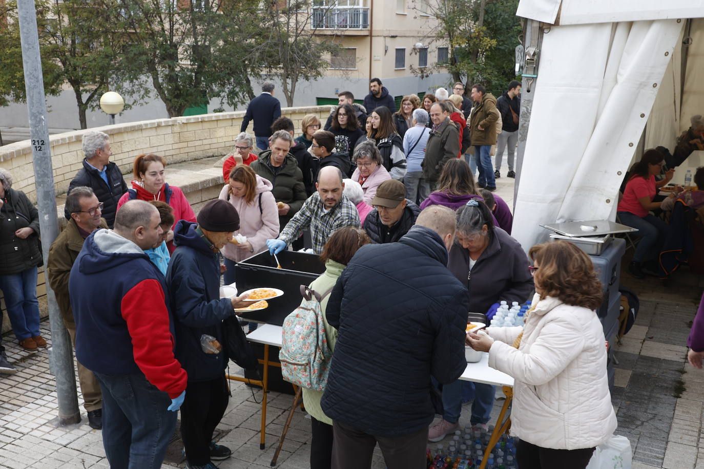 Los vecinos de Pizarrales, Canto Blanco y el Carmen disfrutan de una fiesta para ‘hacer barrio’