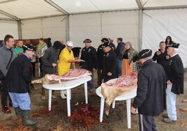 La matanza tuvo lugar en la carpa al resguardo de la lluvia