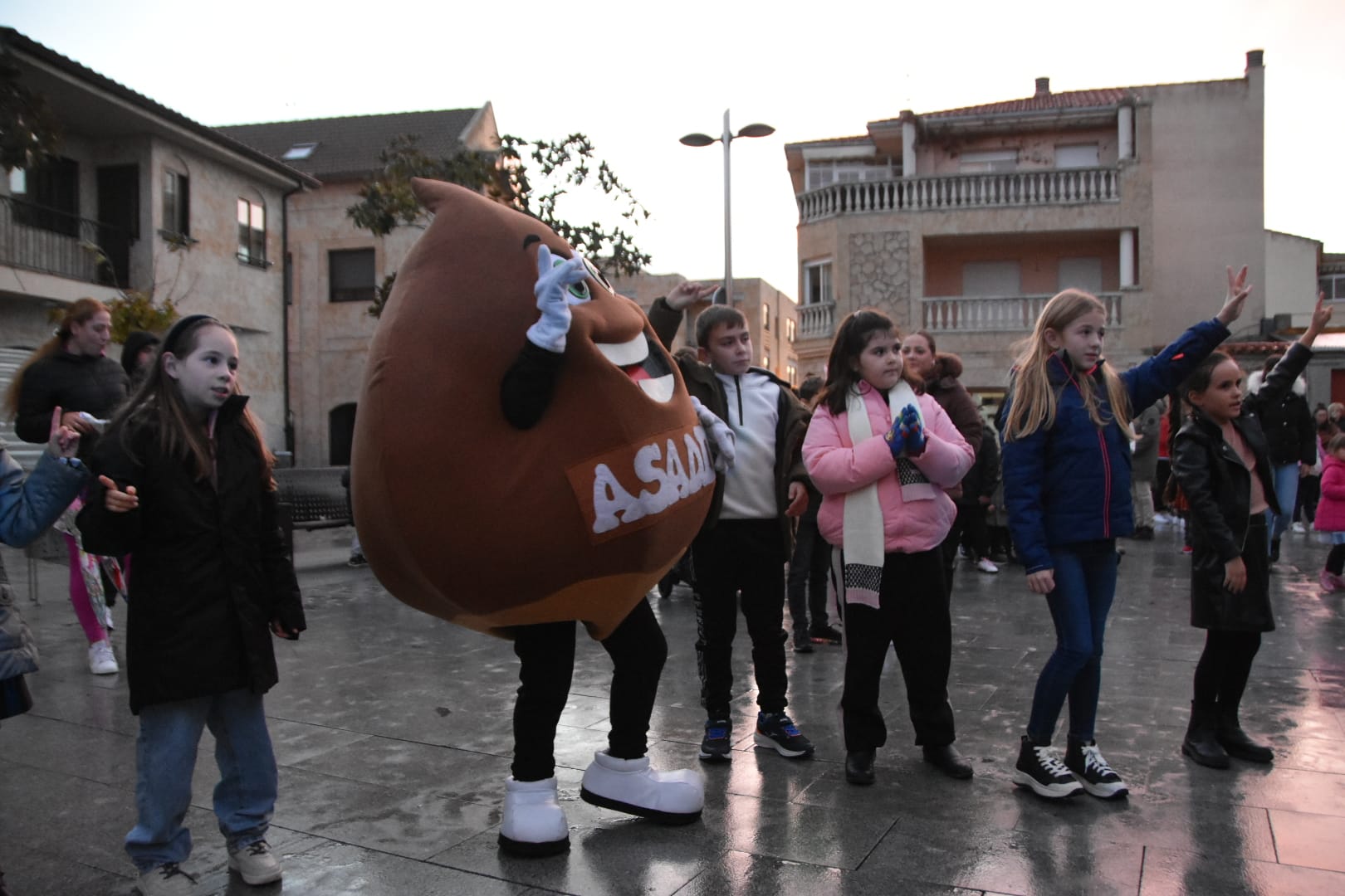 250 kilos de castañas en la gran fiesta otoñal de Villamayor
