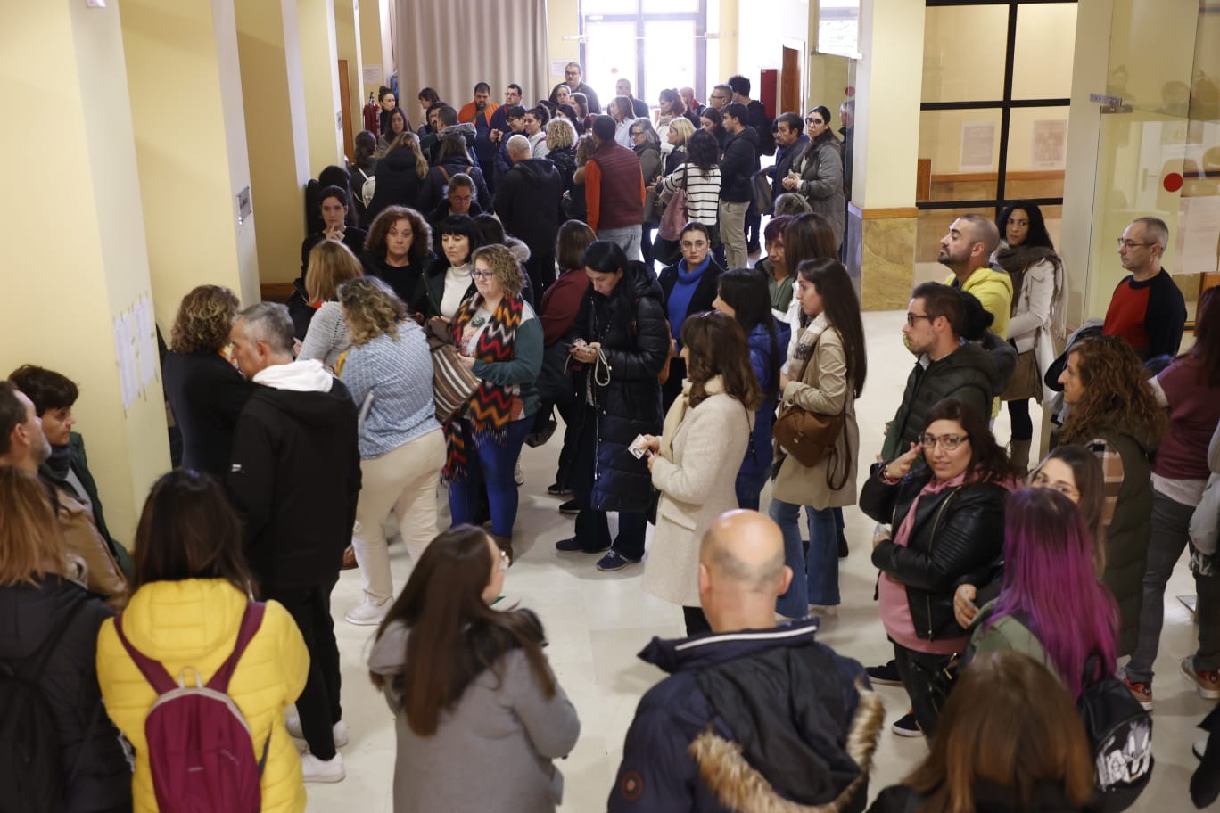 Nervios entre los 10.000 opositores a celador en Salamanca