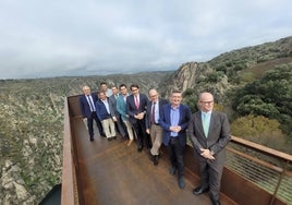 Autoridades regionales, provinciales y locales en el Mirador del Fraile