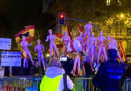 Las muñecas hinchables, protagonistas en la última manifestación en Ferraz