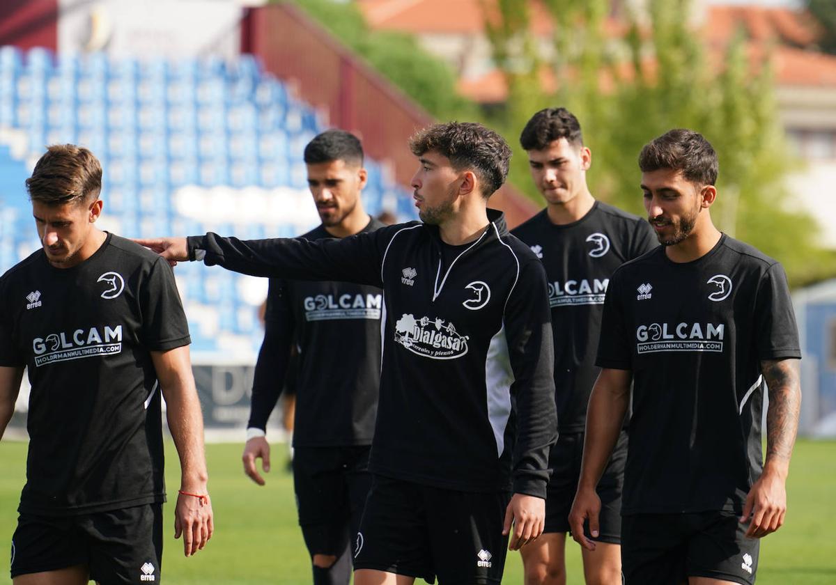 Alfred Planas, Jon Rojo y Álvaro Gómez, en primer plano, en un entrenamiento en el Reina Sofía.