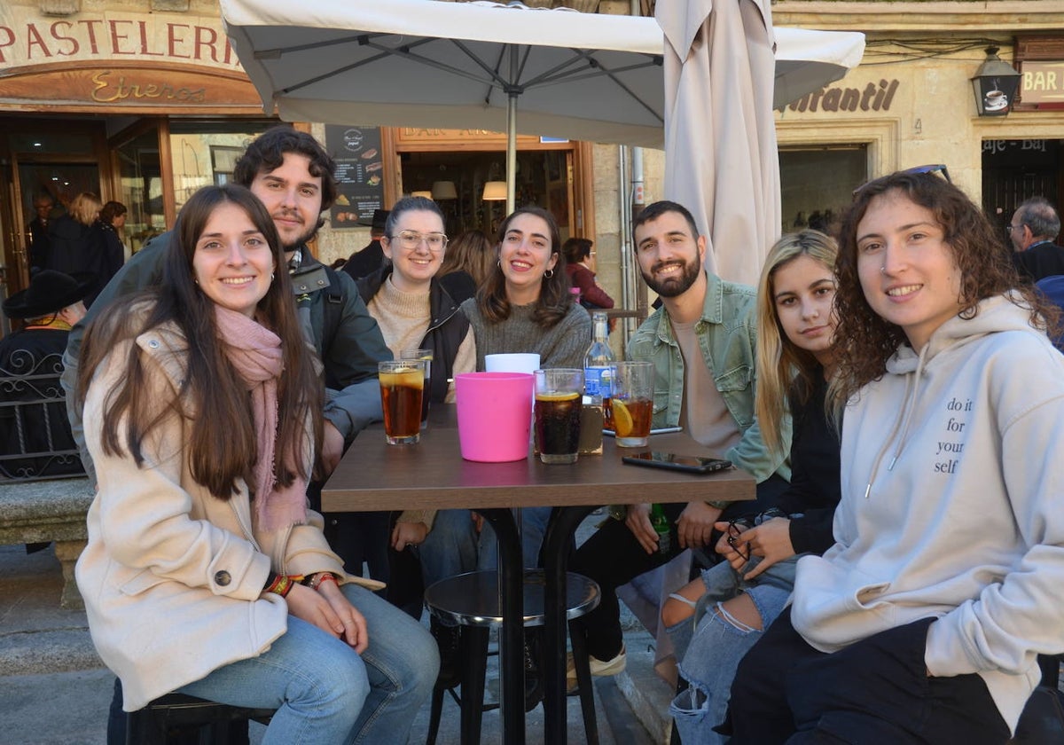 Jóvenes socios, en la Plaza Mayor de Ciudad Rodrigo.