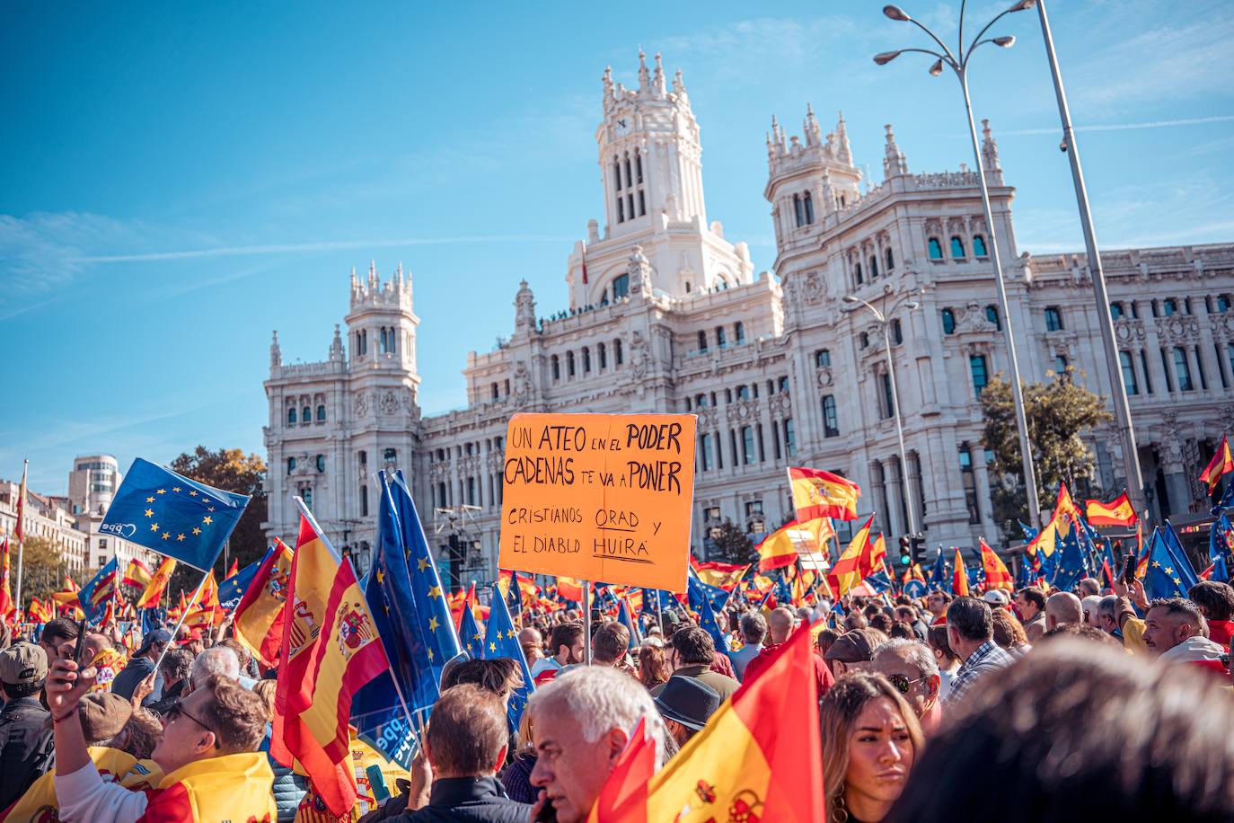 Un millón de personas se manifiestan contra la amnistía en Cibeles según los organizadores