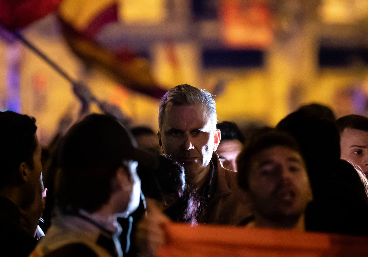 El portavoz de Vox en el Ayuntamiento de Madrid, Javier Ortega Smith, durante una manifestación contra la amnistía frente a la sede del PSOE en Ferraz