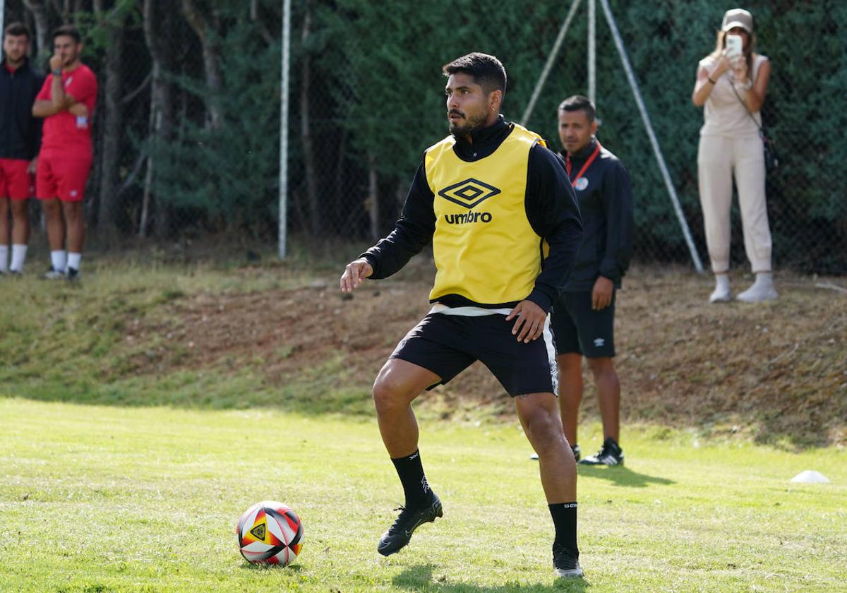 Martín Galván durante un entrenamiento en el campo anexo al Tori.