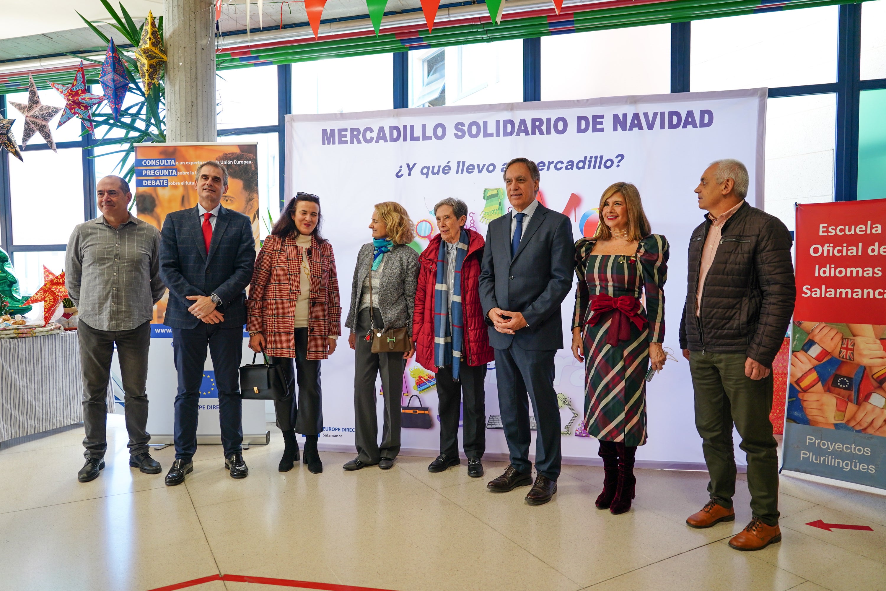 Regalos con &#039;una segunda vida&#039; en el mercadillo solidario de la Escuela de Idiomas